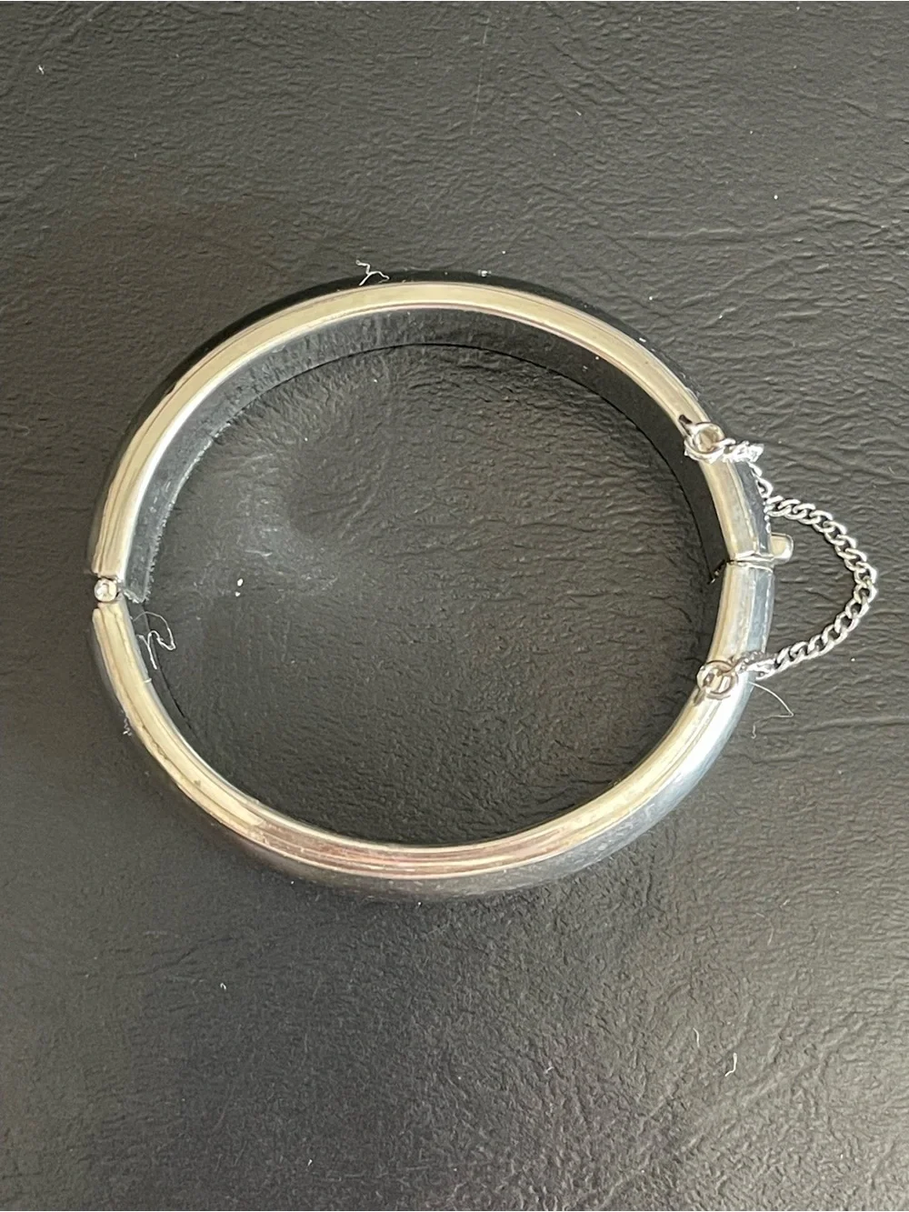 Vintage Polished Silver tone Hinged Bangle Bracelet.